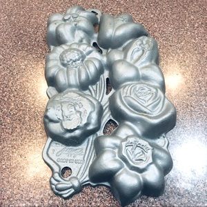 BOGO John Wright cast iron floral bakeware, 7 different flowers
